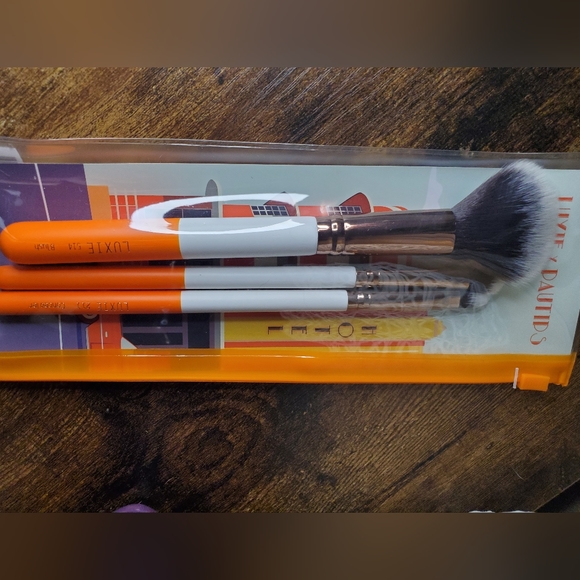 5/75$ LUXIE BEAUTY Por La Noche Brush Set - Picture 5 of 16